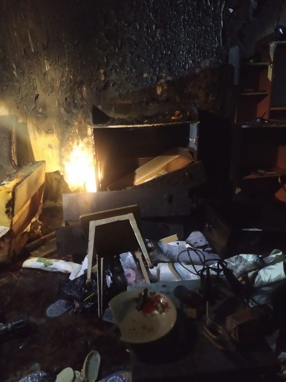 Утром в поселке Лоухи загорелась квартира Утром в поселке Лоухи загорелась квартира