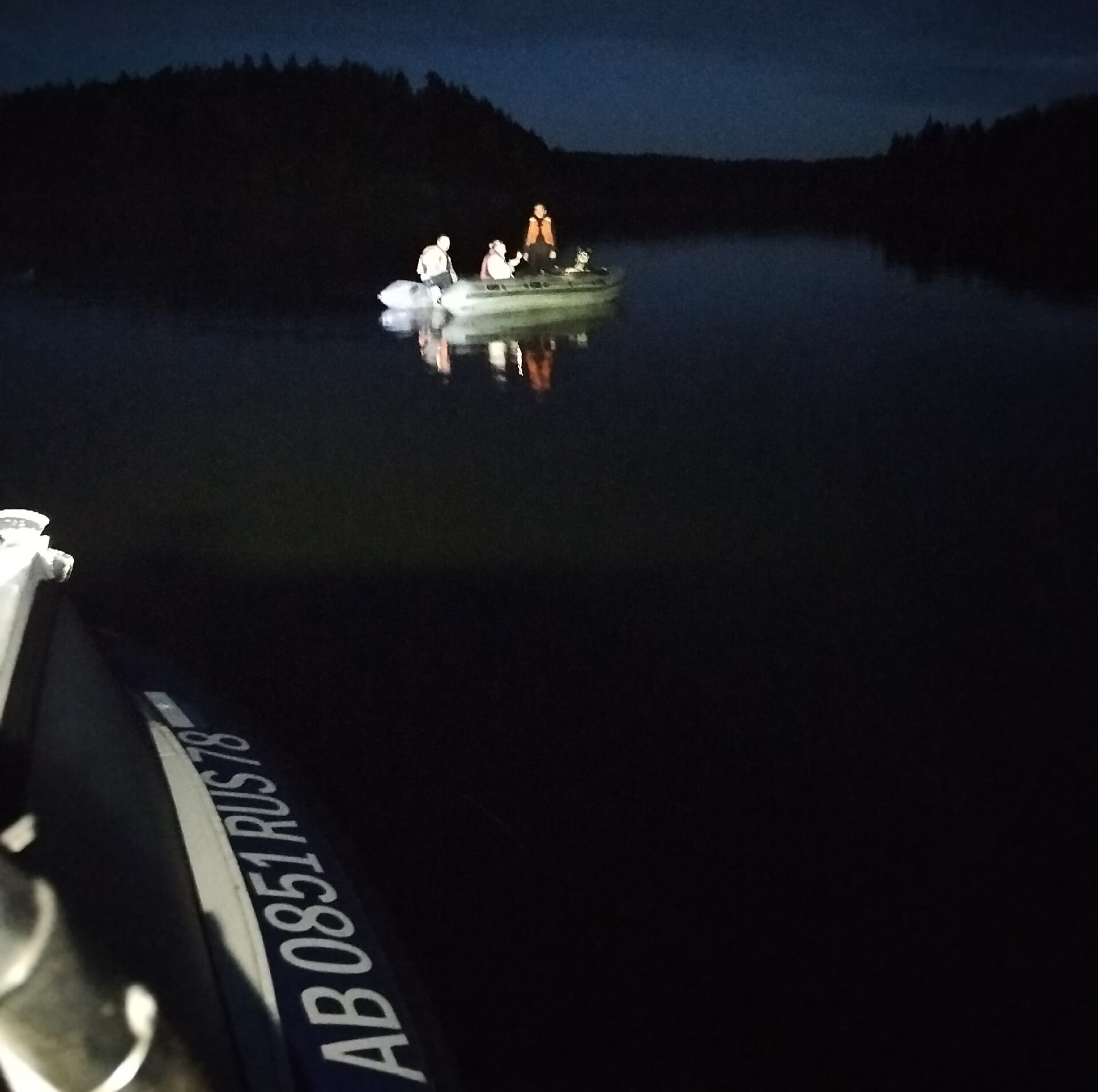 Туристы дрейфовали в кромешной тьме в одном из заливов Карелии