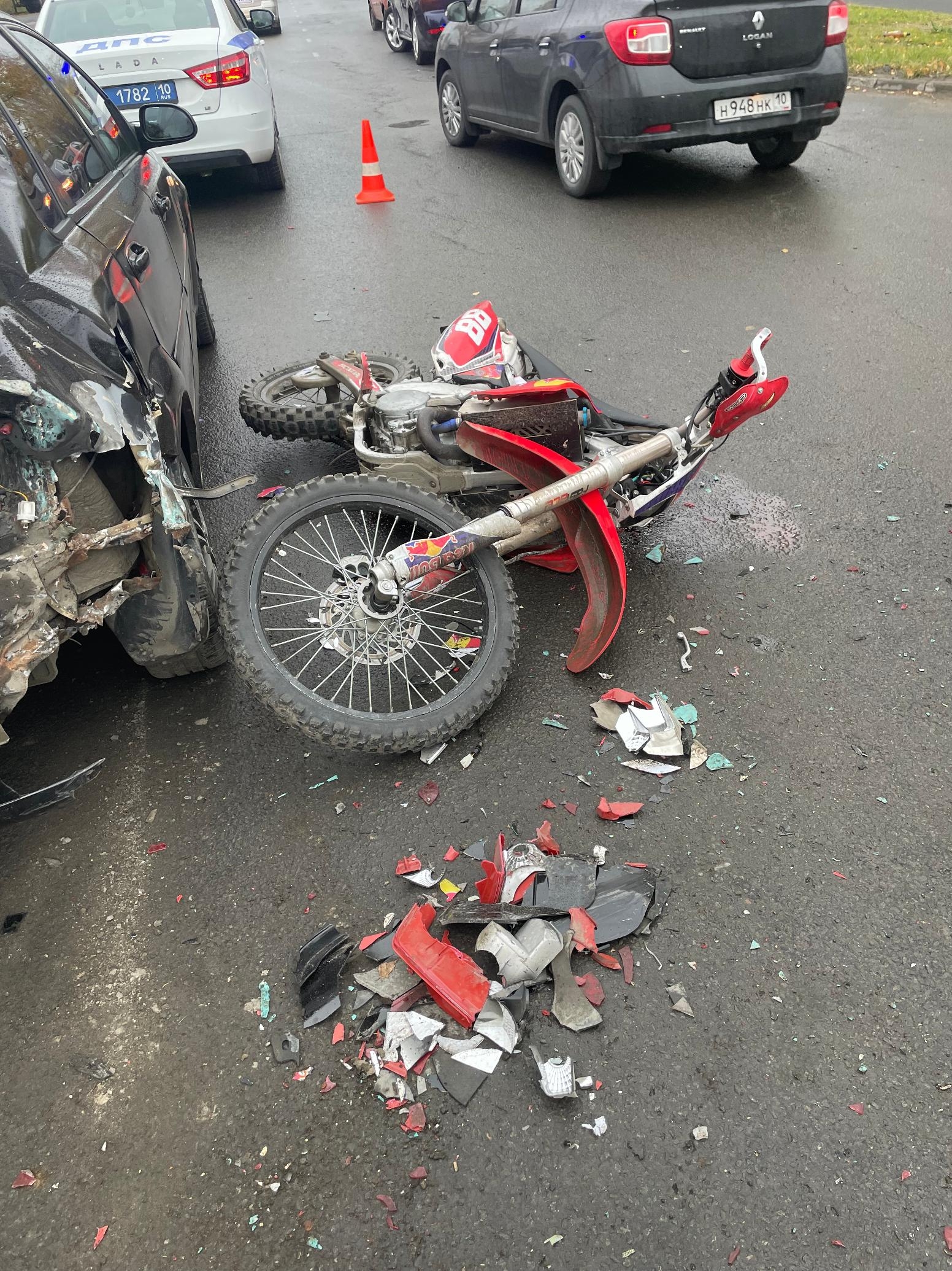 В дорожной полиции Петрозаводска рассказали, как Stels влетел в иномарку на перекрестке