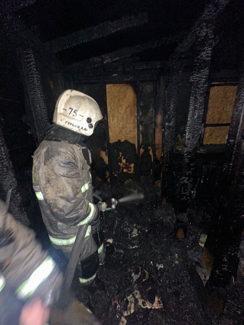 Тушить полыхавшую баню в Прионежье в помощь местным спасателям направили пожарных из Петрозаводска Тушить полыхавшую баню в Прионежье в помощь местным спасателям направили пожарных из Петрозаводска