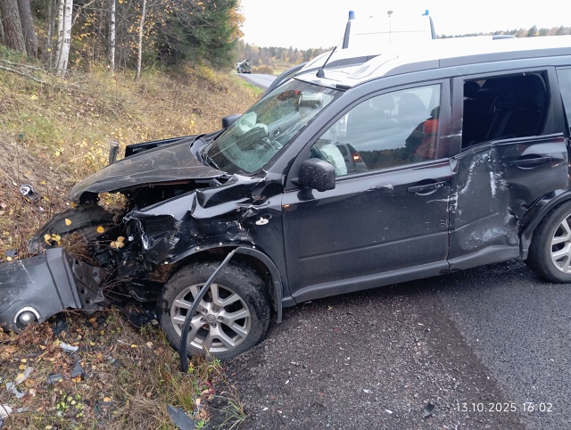 Пострадала женщина в страшной аварии под Сортавалой, две легковушки разбиты в хлам