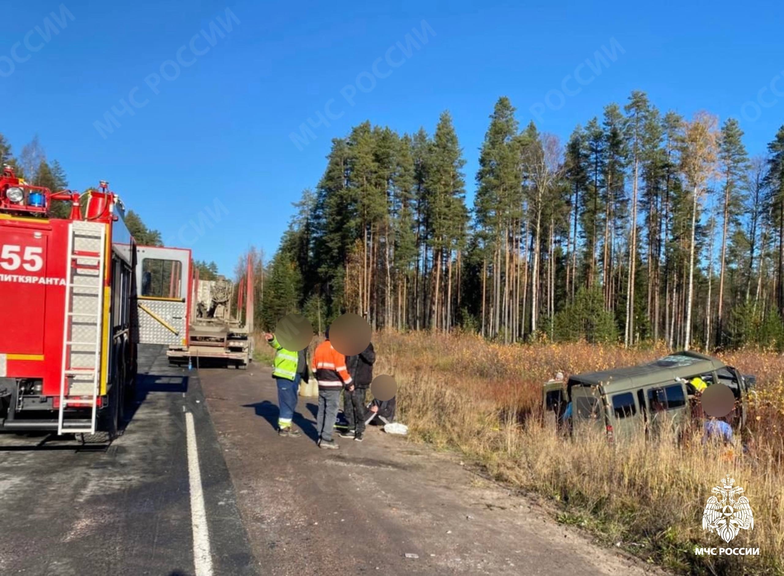 Спасатели работали на месте серьезного ДТП на трассе «Сортавала» с большим числом пострадавших