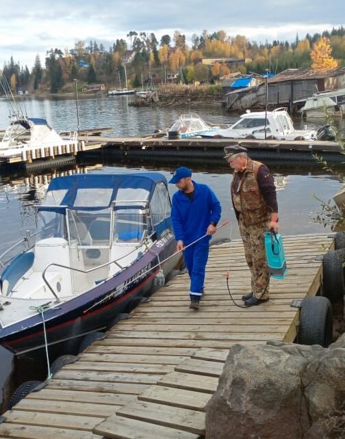 Пробы воды для выяснения вреда природе взяли в Якимварском заливе после публикаций о разливе топлива