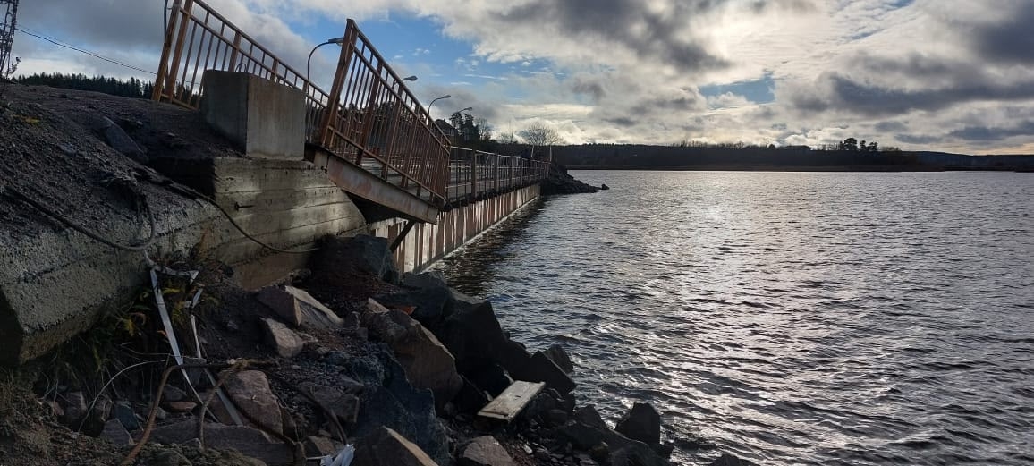 Брутальный кошмар: Жители острова в Сортавала пожаловались на состояние понтонной переправы Брутальный кошмар: Жители острова в Сортавала пожаловались на состояние понтонной переправы