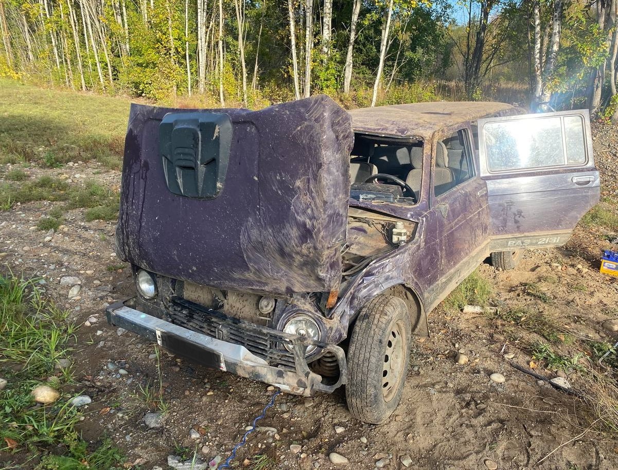 Отечественный внедорожник перевернулся под Петрозаводском