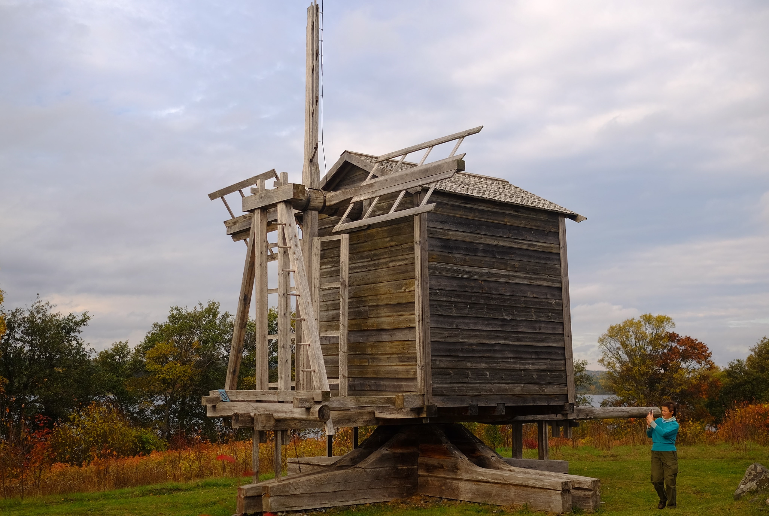 Фонд «Траектория» создает макет ветряной мельницы для музея «Кижи» в Карелии