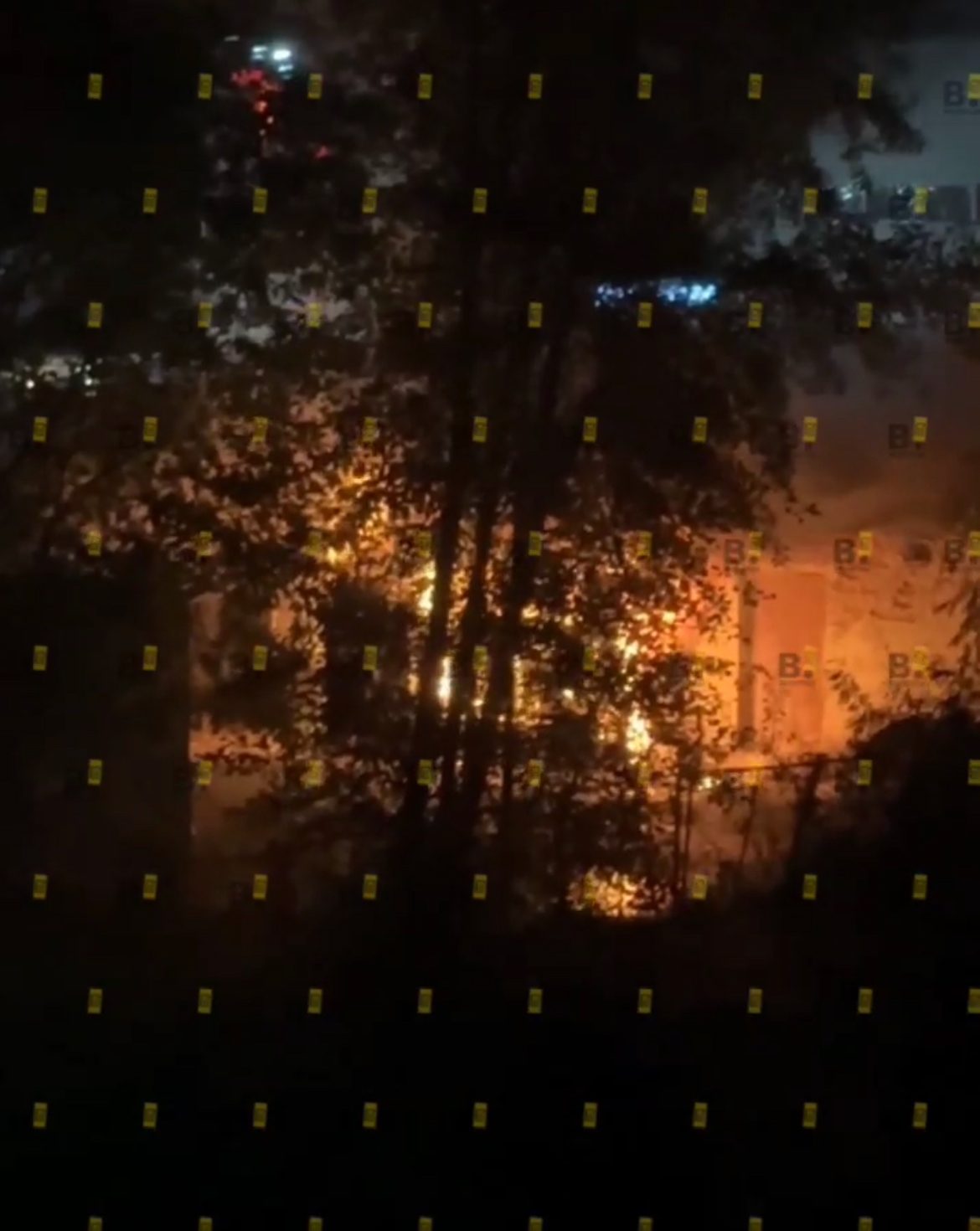 На Перевалке в Петрозаводске горит «Олония»