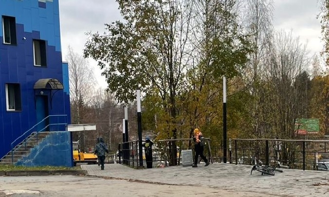 «Возмещают родители»: подростки повредили перила в Карелии «Возмещают родители»: подростки повредили перила в Карелии