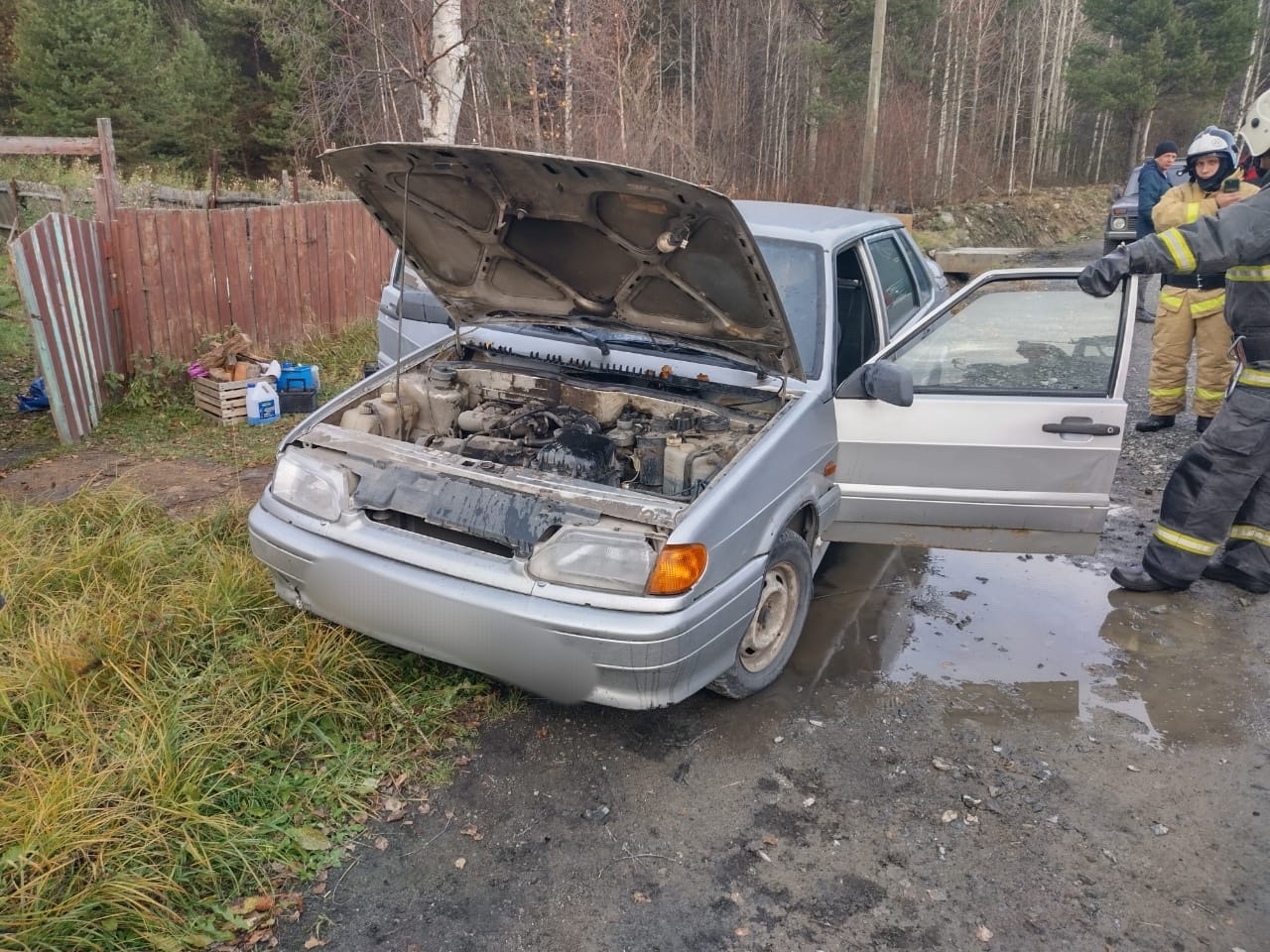 Замыкание в авто привело к пожару на севере Карелии