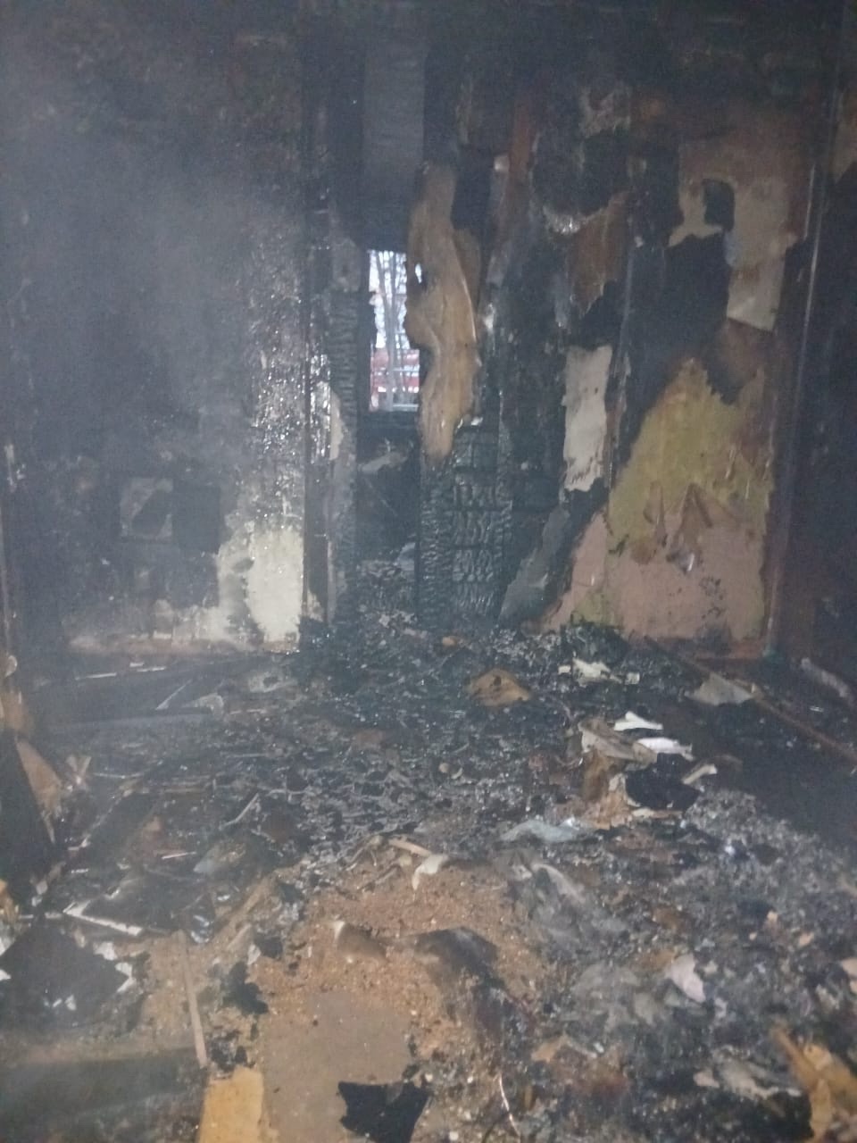 Квартира сгорела ночью в поселке Волома