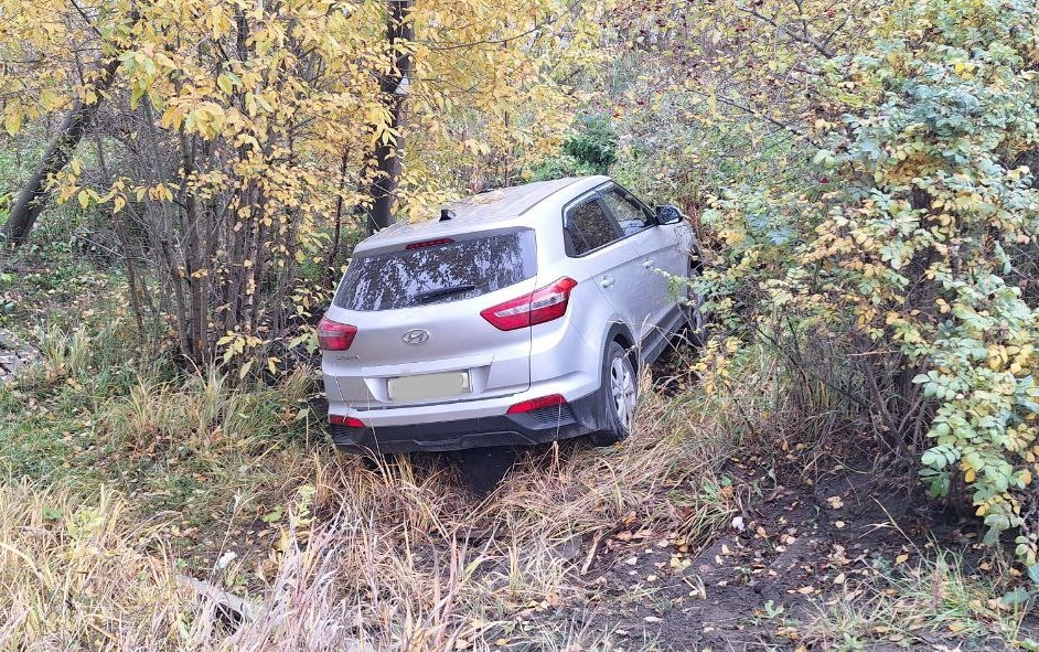 Водителю стало плохо — иномарка ушла с дороги в Кондопоге