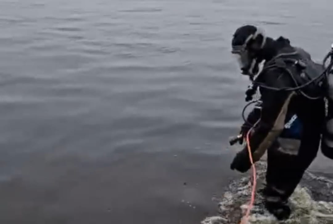 Лососинскую плотину водолазы начали готовить к осеннему половодью