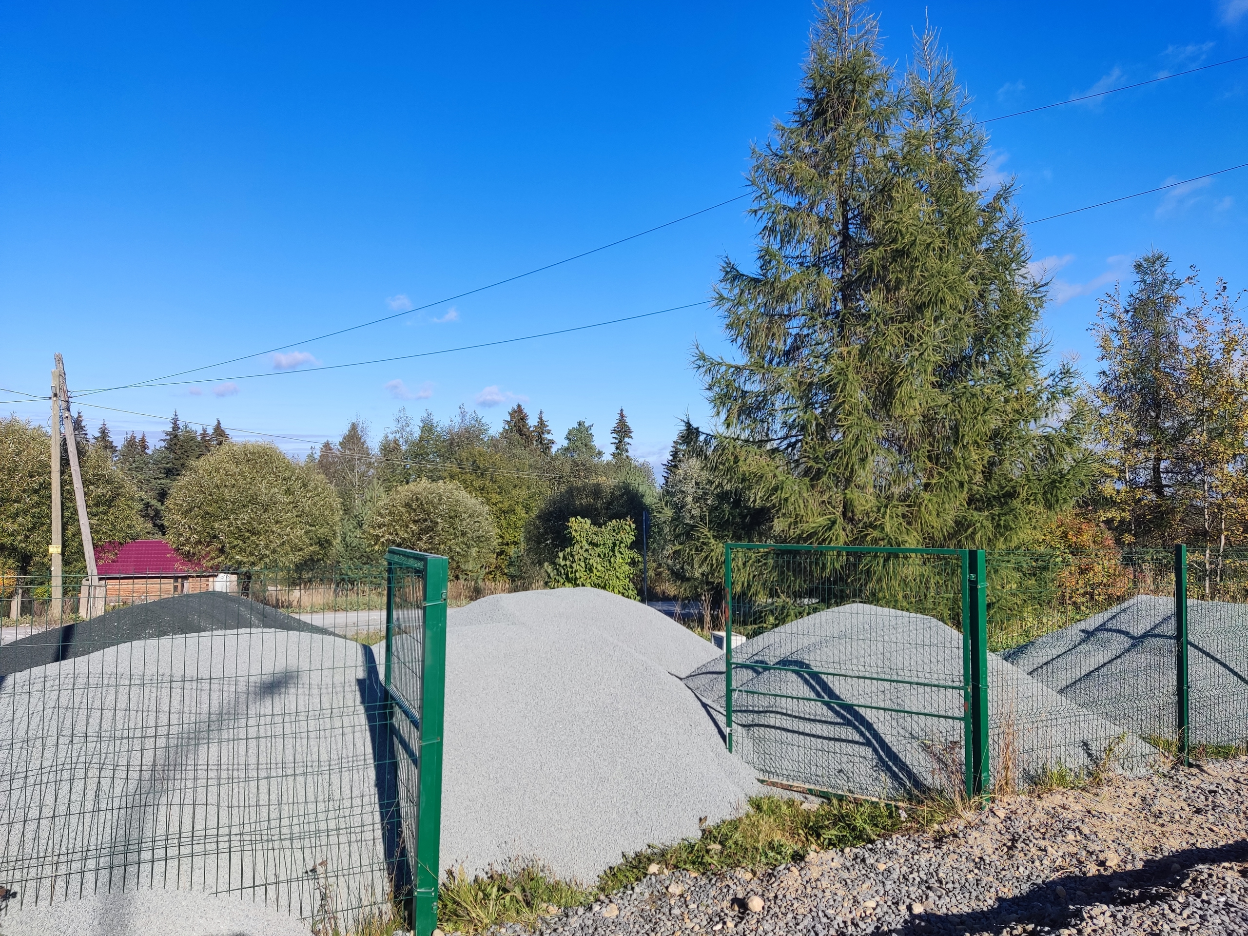 Жителей Кааламо призвали не растаскивать щебень, который привезли для спортплощадки