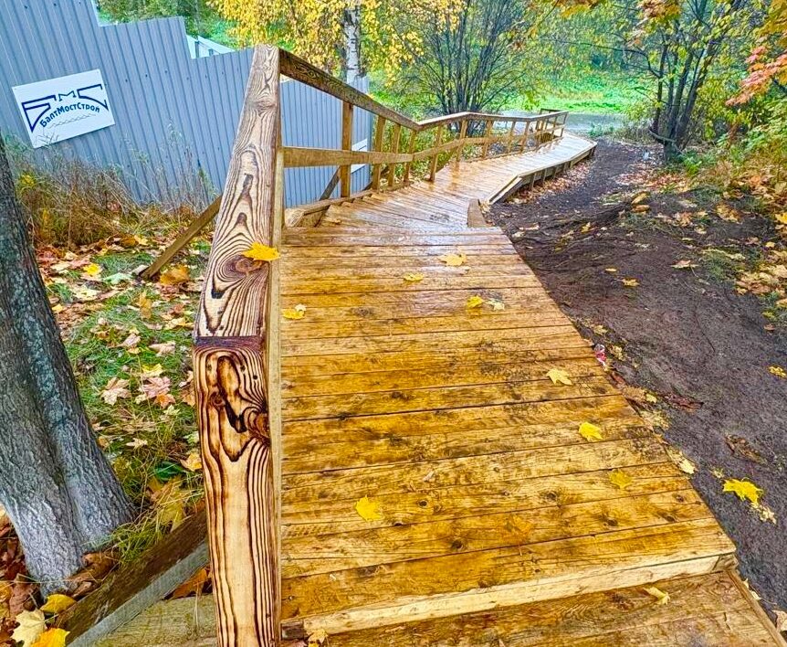 Лестничный спуск оставили по просьбе горожан около Лобановского моста