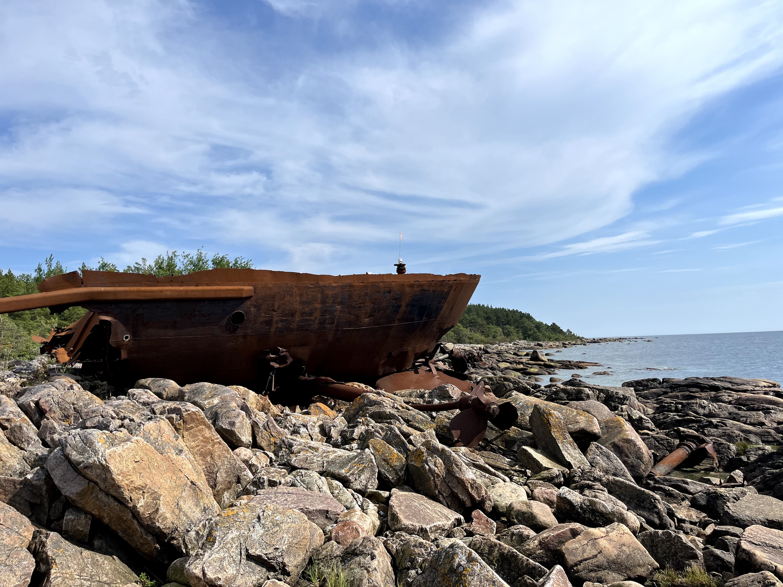 Загадочный корабль много лет лежит у берегов Карелии