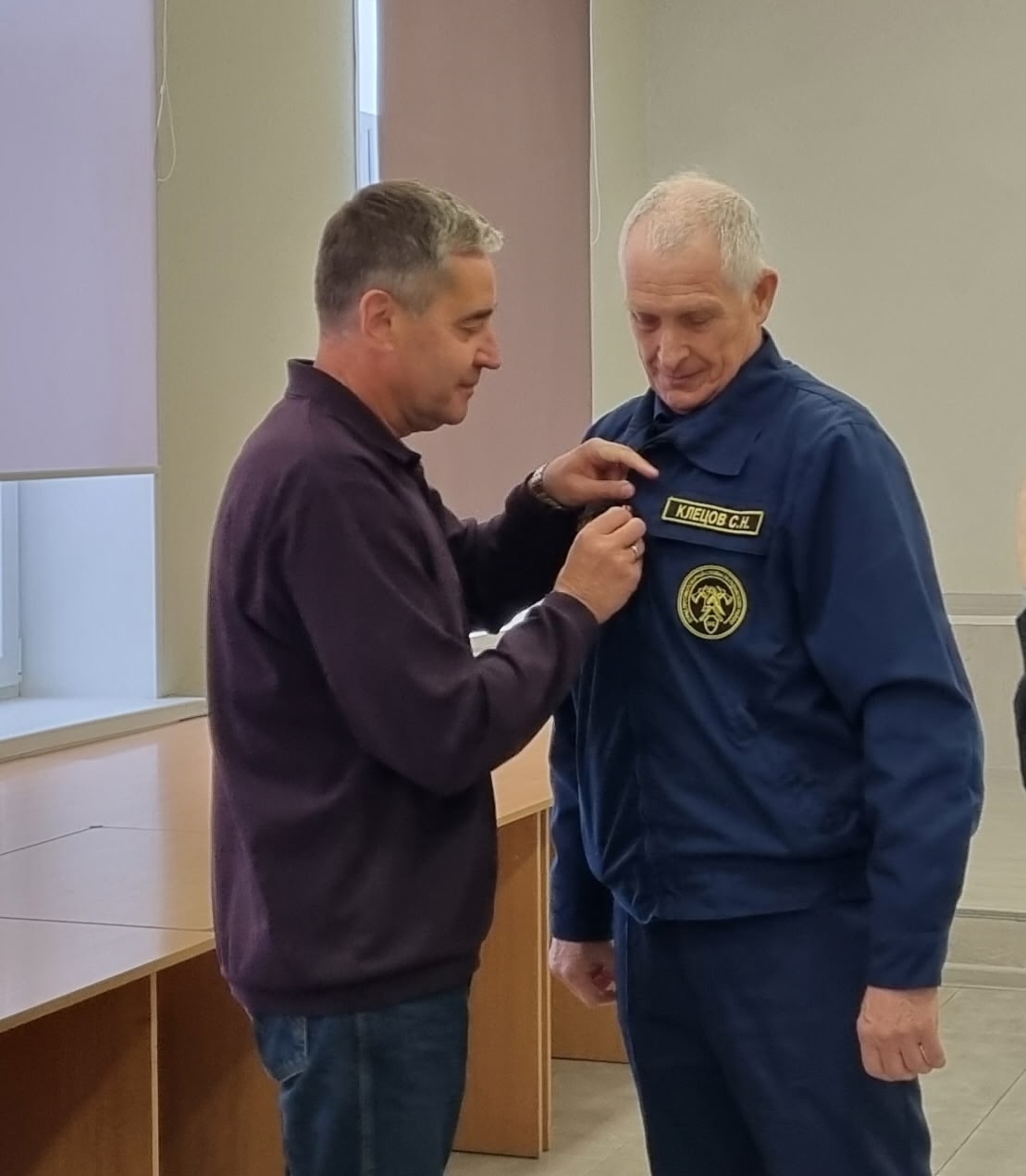 Начальнику пожарной части поселка Пяльма вручили медаль «За спасение на пожаре»