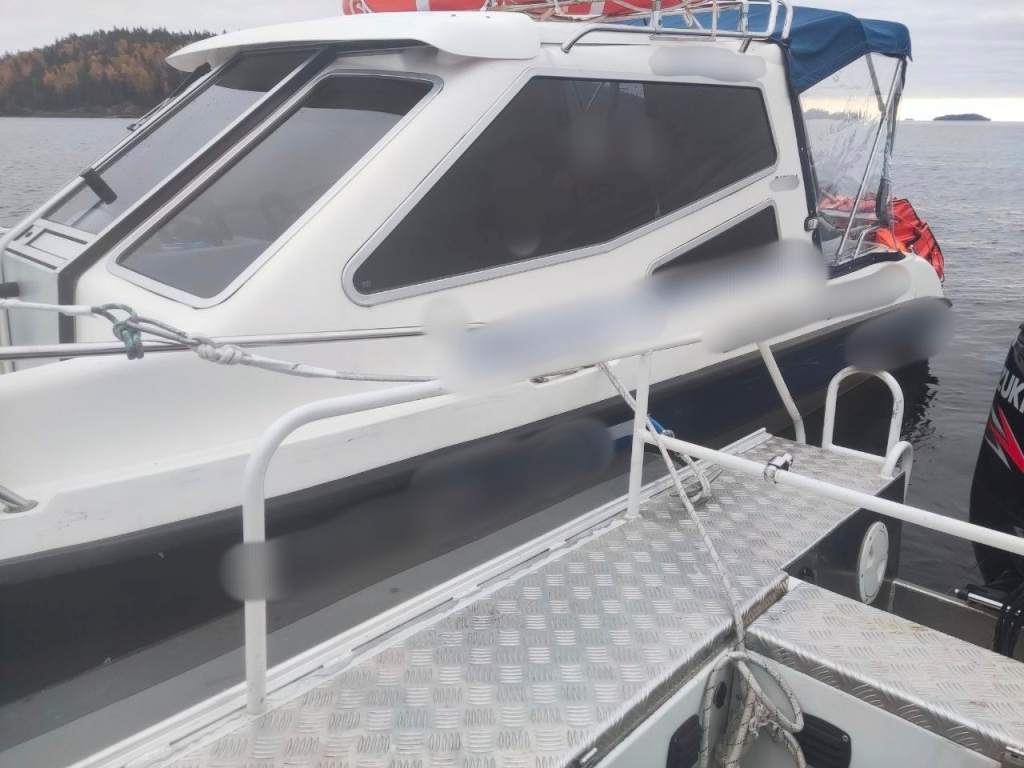 Туристов по Ладоге катали катера без лицензии, а житель Сортавалы встал за штурвал без диплома судоводителя Туристов по Ладоге катали катера без лицензии, а житель Сортавалы встал за штурвал без диплома судоводителя