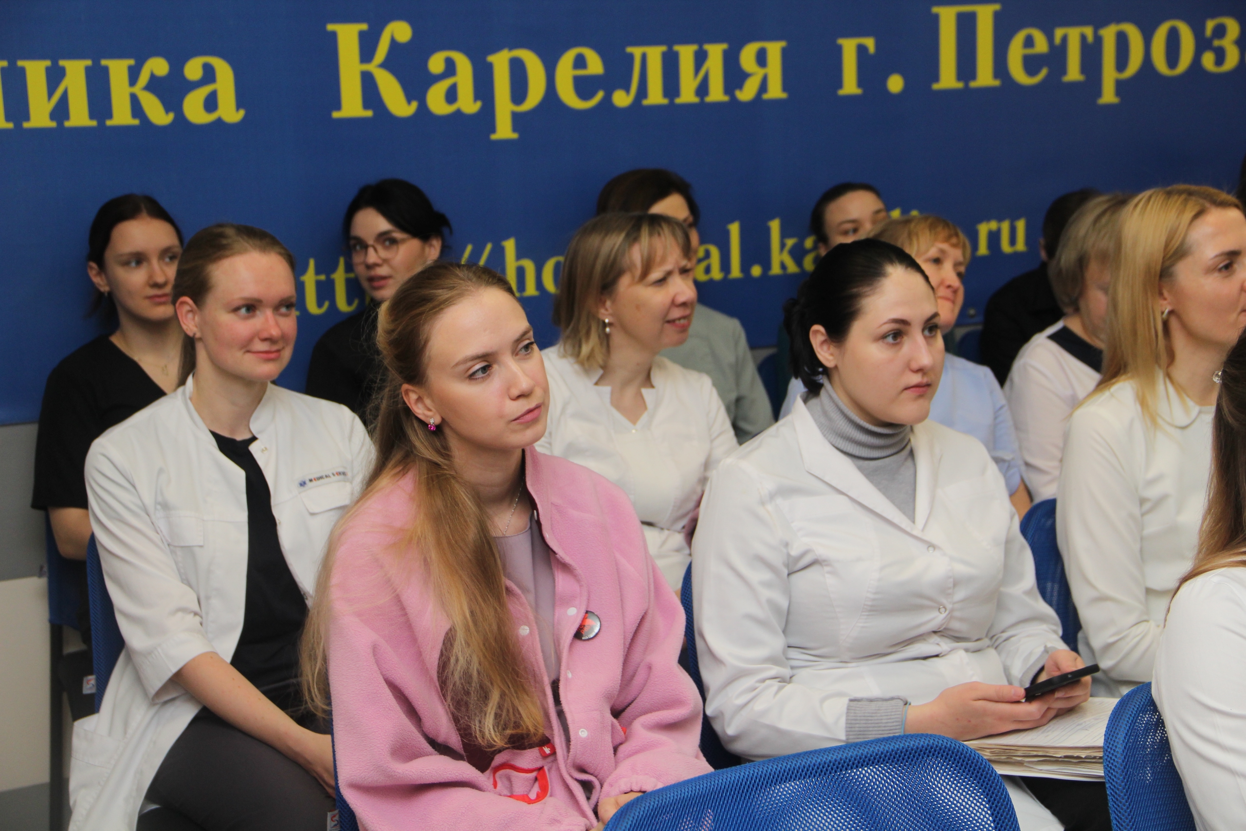 Петросовет наградил врачей Республиканской больницы почетными грамотами