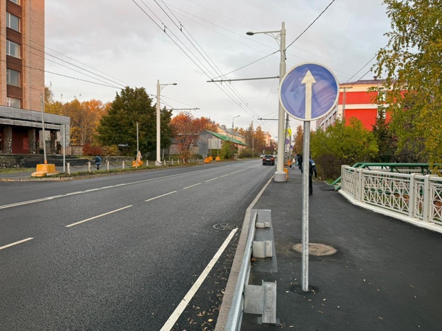 Водителям рассказали, куда можно поворачивать с Лобановского моста
