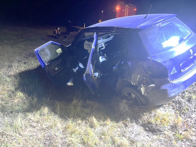 Водитель без прав и с букетом нарушений уложил иномарку в кювет, пострадавших госпитализировали с трассы в Карелии