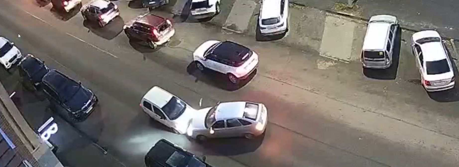 Два авто влобовую сошлись в центре Петрозаводска