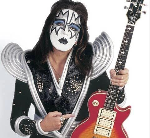 Не стало харизматичного Эйса Фрейли: умер один из основателей и ведущий гитарист Kiss