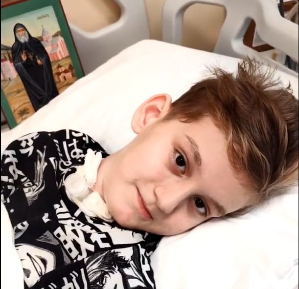 «Батя… прорвемся!»: Сева, которого летом укусил зараженный клещ, произнес первые слова