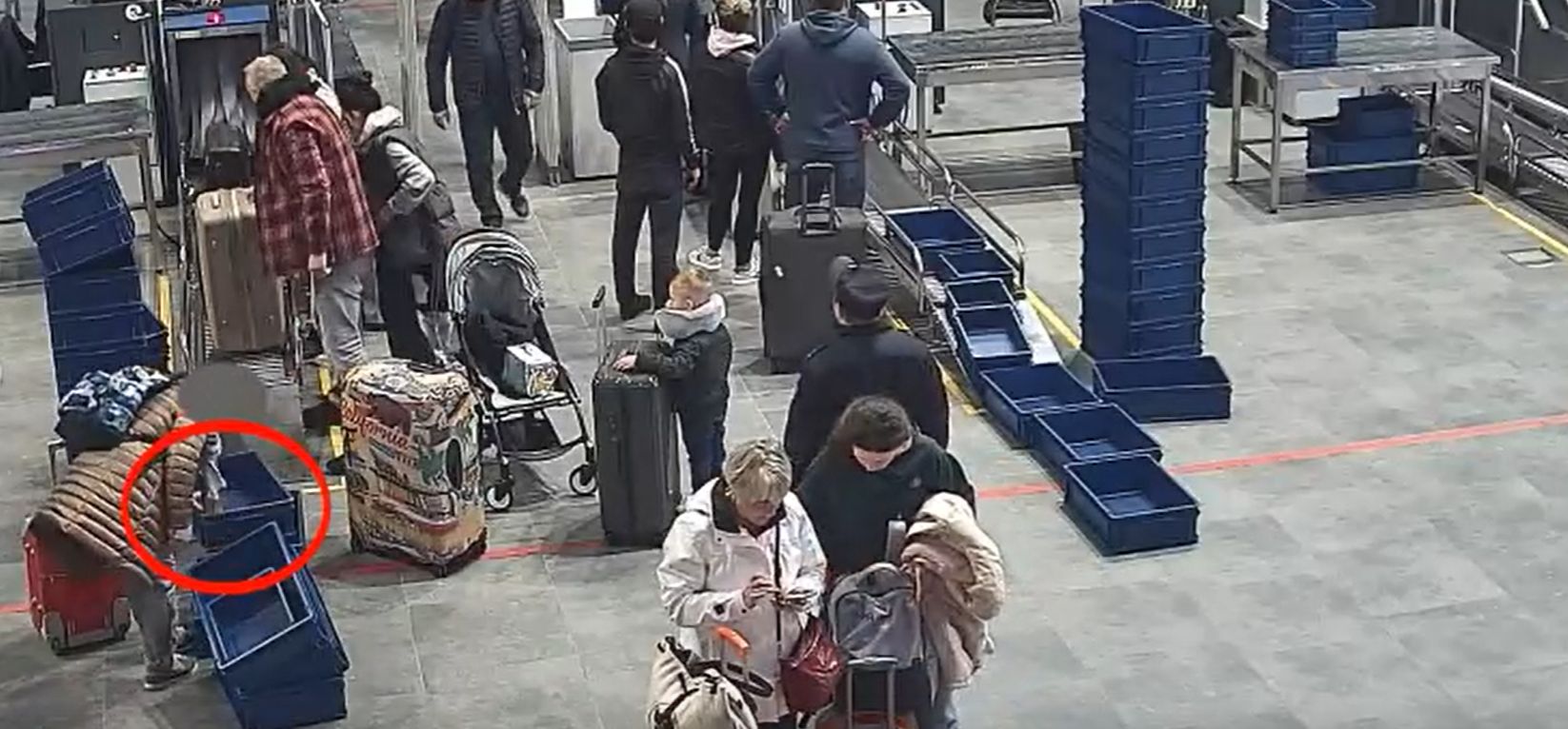 Уроженка Карелии запятнала себя и республику кражей мобильника в «Пулково»