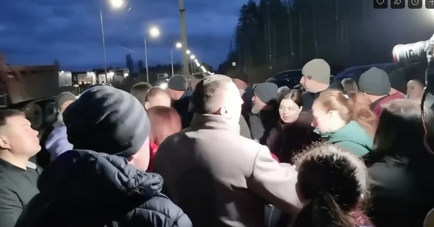 Встреча чиновников с жителями квартала «Резервный»  закончилась без решений Встреча чиновников с жителями квартала «Резервный»  закончилась без решений