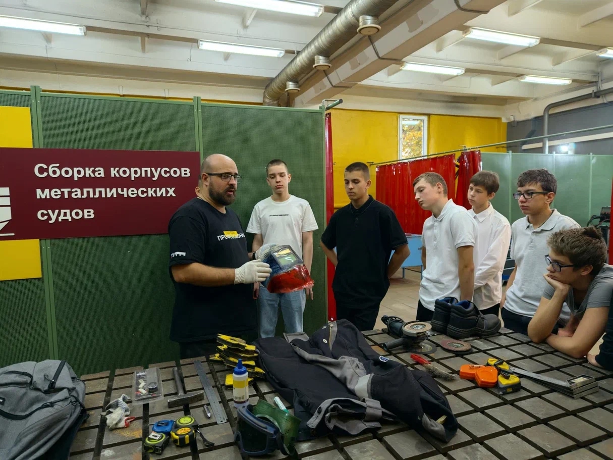 Карельские школьники узнали о востребованных профессиях в Петрозаводском автотранспортном техникуме Карельские школьники узнали о востребованных профессиях в Петрозаводском автотранспортном техникуме