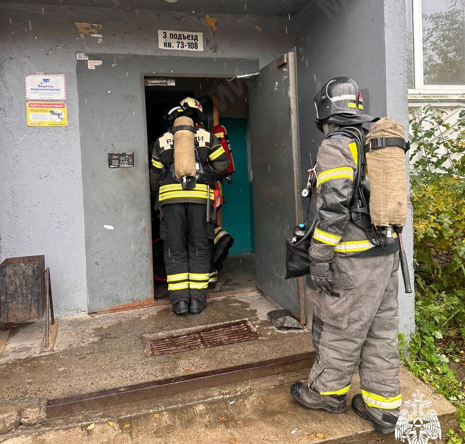 Девять человек эвакуировали во время пожара в Петрозаводске