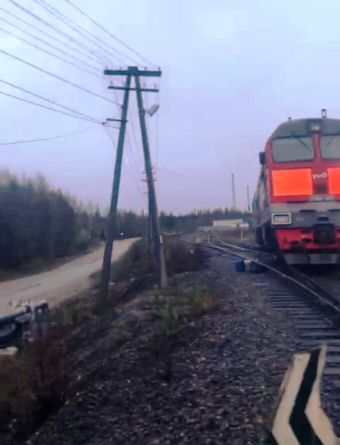 Двое железнодорожников слили с тепловоза 17 канистр дизеля, но попались транспортной полиции Карелии