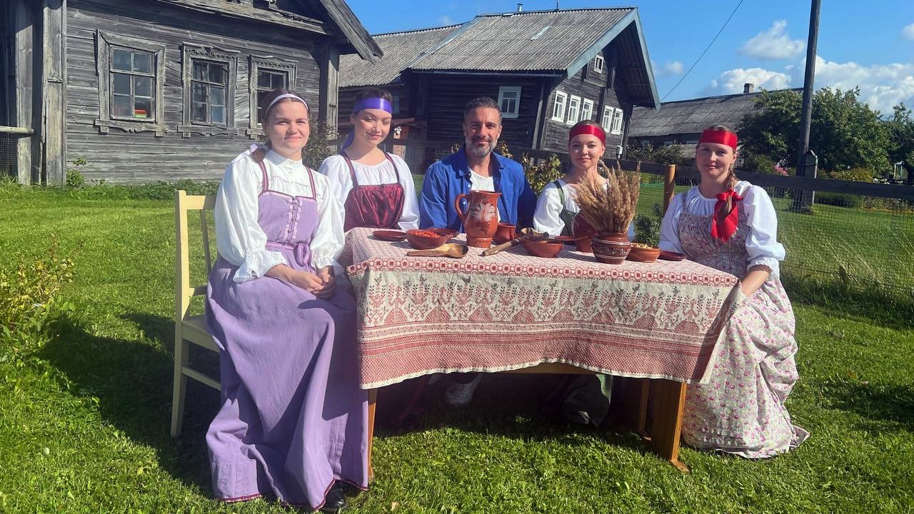 Ретропоезд, ритуал шамана и калитки: чем понравилась Карелия телеведущему Федерико Арнальди