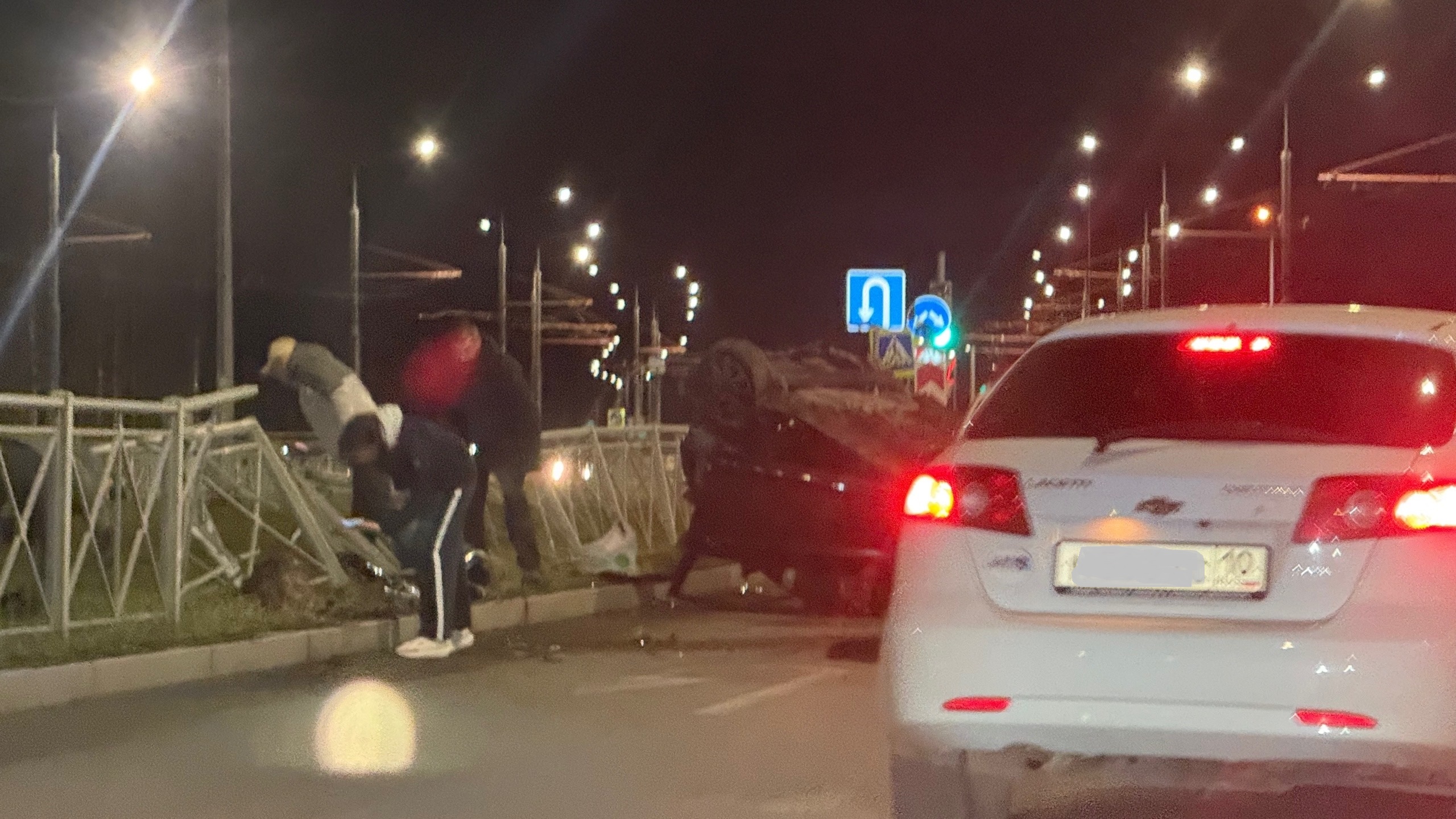 Авто лежит на крыше: появились кадры с места серьезной аварии на Древлянке Авто лежит на крыше: появились кадры с места серьезной аварии на Древлянке