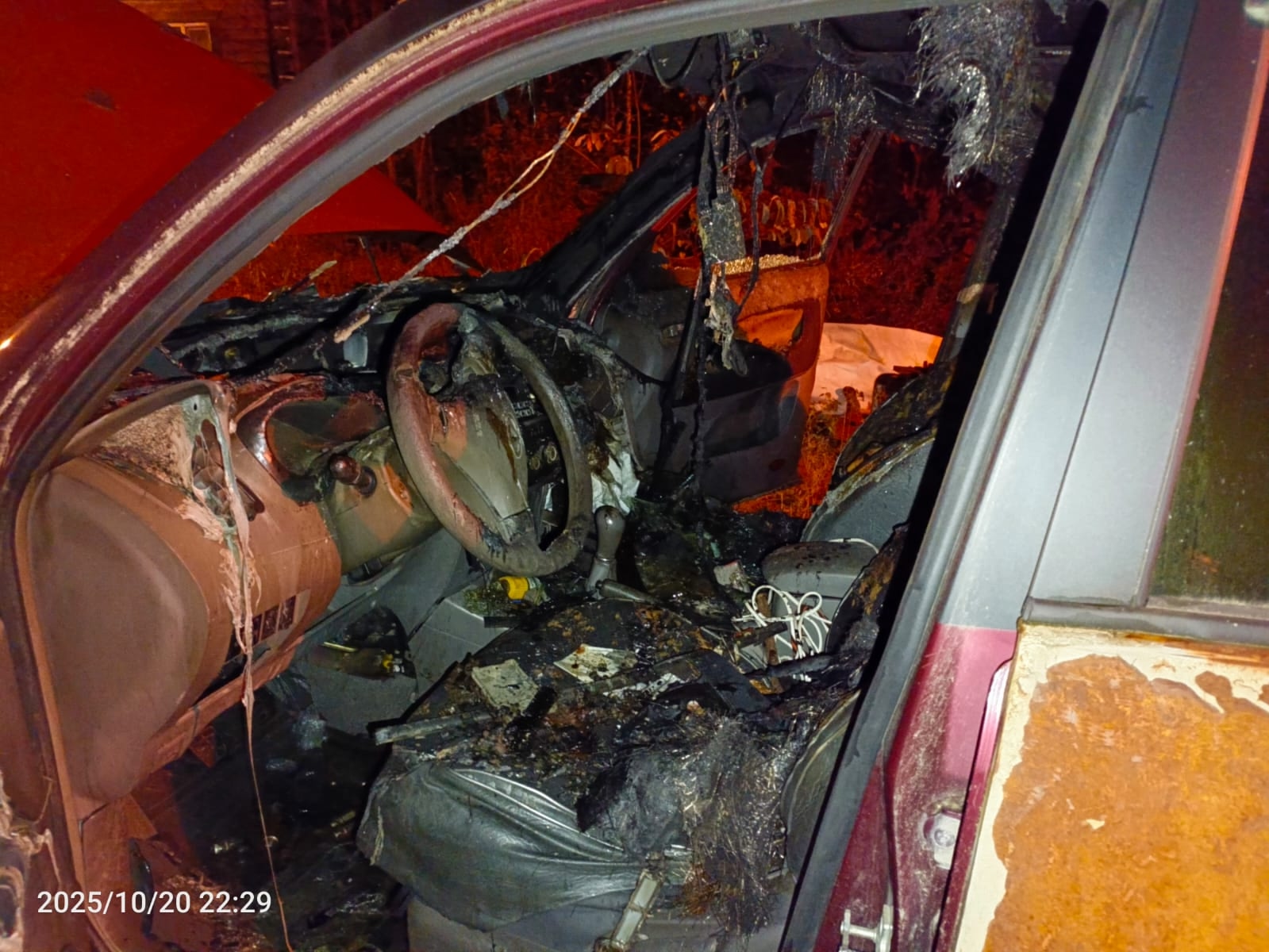 Автомобиль полыхал в Лахденпохском районе