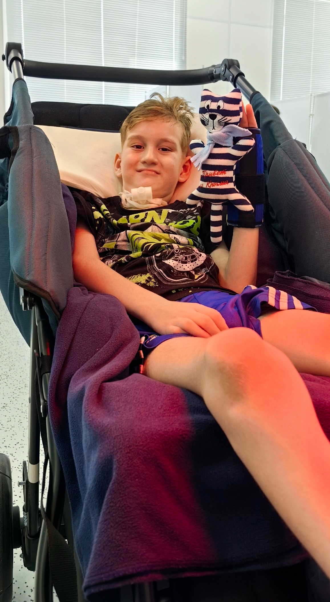 Сева не сдается: появились новости о маленьких победах мальчика, которого летом укусил клещ