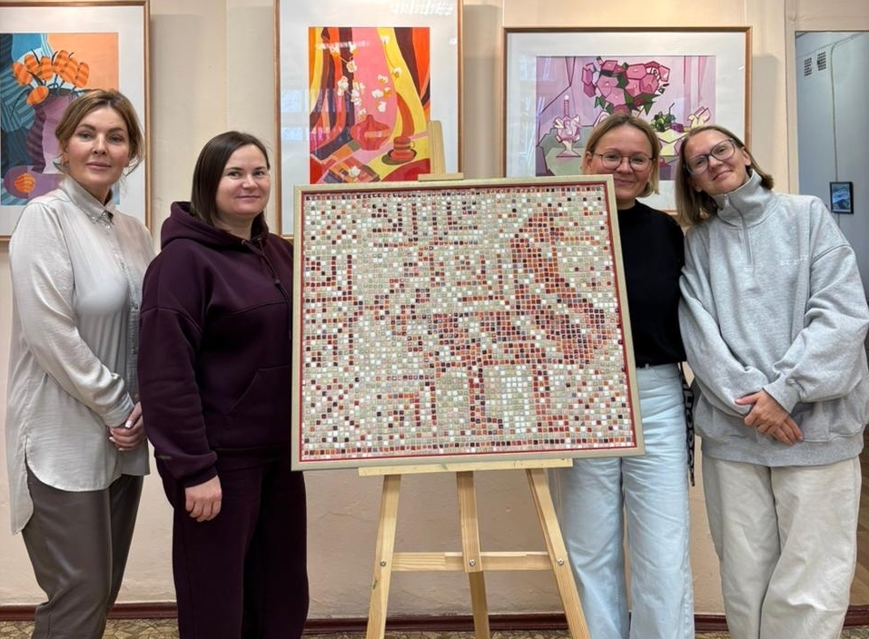 Созданную детьми мозаику подарили художественной школе в Карелии Созданную детьми мозаику подарили художественной школе в Карелии
