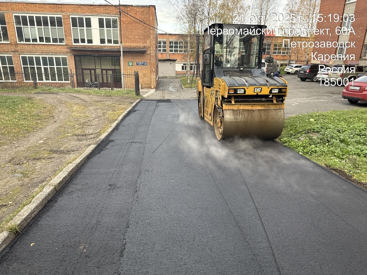 Новый асфальт уложили на одном из проспектов в Петрозаводске