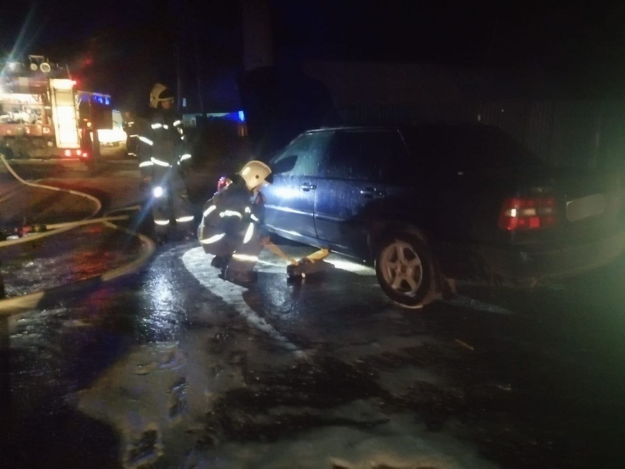 Экстренные службы оперативно потушили горящий Volvo в Пудожском районе Экстренные службы оперативно потушили горящий Volvo в Пудожском районе