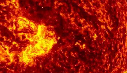 Крупный выброс плазмы произошел на Солнце в сторону Земли