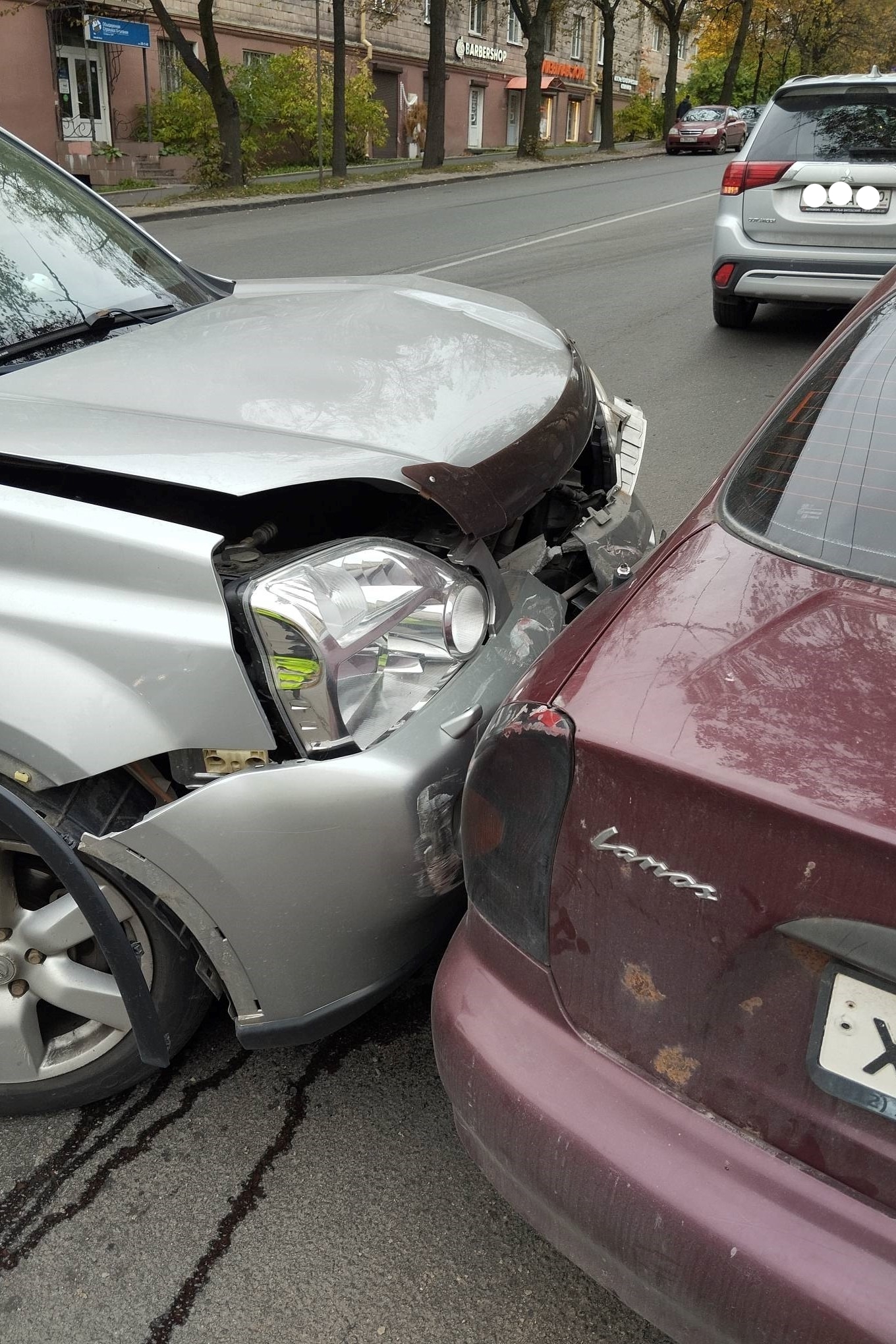 Плохо выучившая правила дорожного движения автоледи устроила аварию в центре Петрозаводска