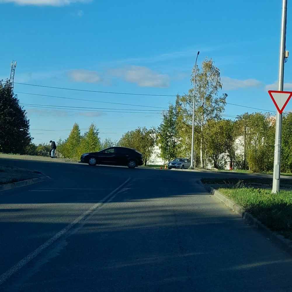 Ребенок на велосипеде попал под машину в Петрозаводске