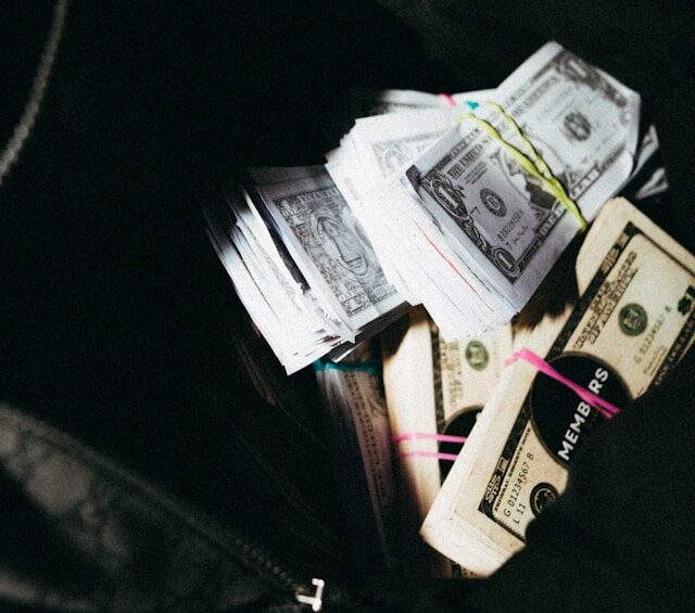 Петрозаводчанин пытался заработать на инвестициях — прибыль больше миллиона рублей срубили мошенники