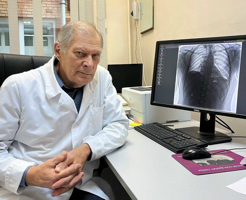 Юбилей на рабочем месте: 80-летний врач продолжает спасать жизни в Сортавале