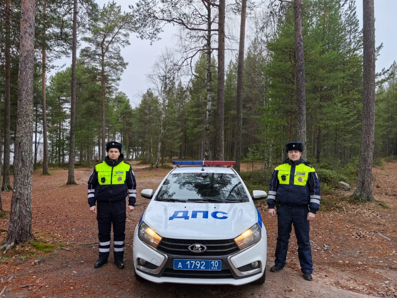 Лоухские инспекторы помогли попавшей  в беду семье