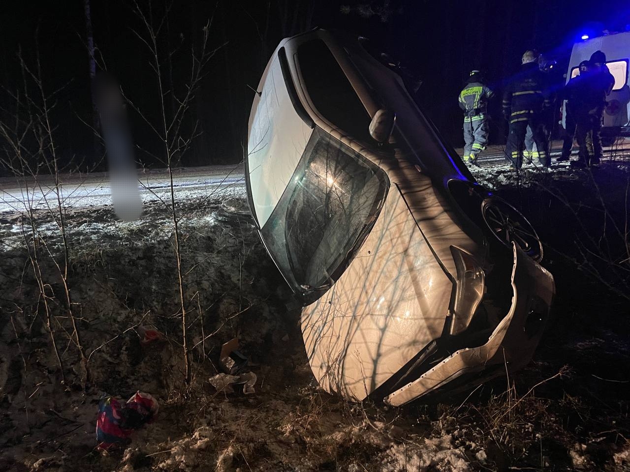 Водитель кроссовера потерял управление при встрече со спецтехникой в Кондопожском районе