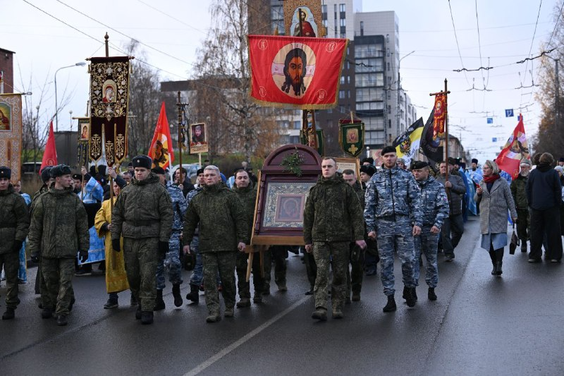 Крестный ход и праздничный молебен состоялись в Петрозаводске в День народного единства