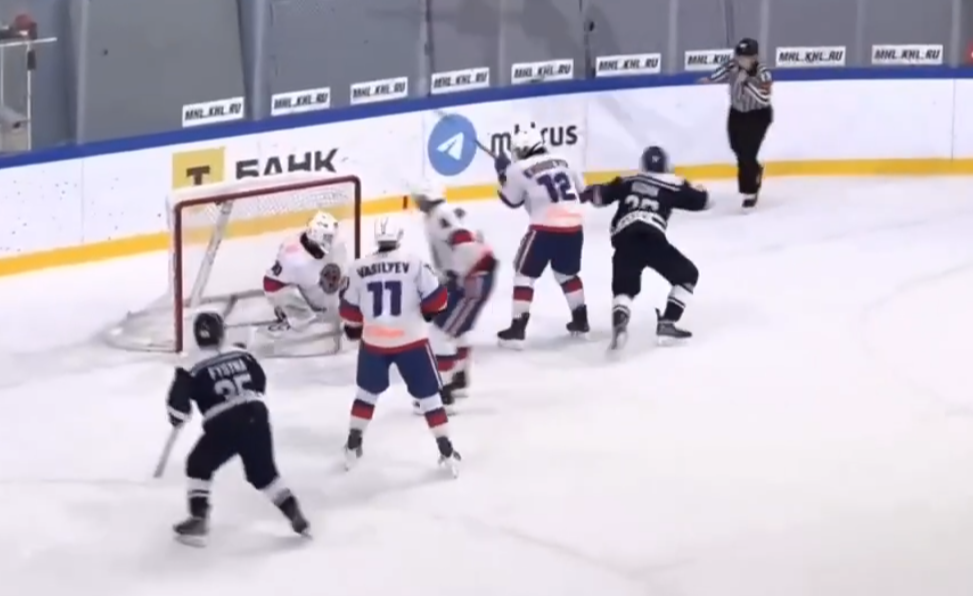 Хоккеисты Карелии выиграли в овертайме у петербургской команды