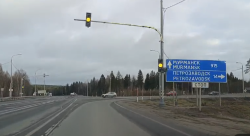 Новый светофор установили на выезде с Пряжинского шоссе