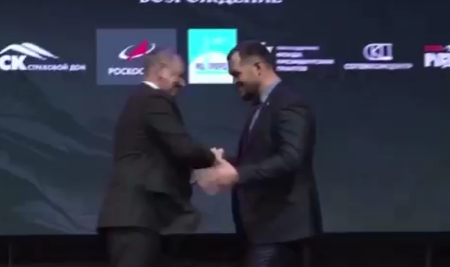 Руководителя Федерации спорта Карелии наградили в Москве